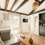 Cite Des Fleurs Paris17- Cozy Junior Onebedroom-4P